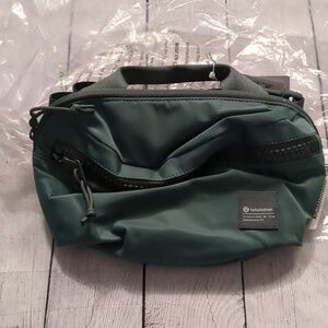 Lululemon all day essential forest green belt bag size 2.5L